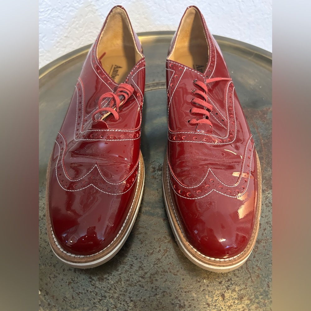 AMBERONE red patent leather shoes